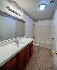  Beautiful 3-Bedroom, 2-Bathroom Home in Tulare, CA (Photo 4 of 10)