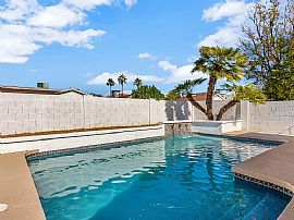 418 W Kings Ave, Phoenix, Az 85023 in Phoenix, AZ (Photo 2 of 12)