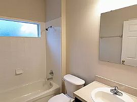 4bed in Jacksonville, FL (Photo 7 of 9)