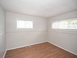 Immerse Yourself in The Charm and Comfort of This Stunning 3bed in Indianapolis, IN (Photo 6 of 6)