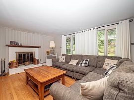 7 Birch Ln, Ridgefield, Ct 06877 in Ridgefield, CT (Photo 2 of 12)