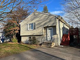 48 Twining St, Plainville, Ct 06062 in Plainville, CT