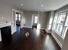 70 Clarkson St, Bridgeport, Ct 06605 in Bridgeport, CT (Photo 4 of 12)