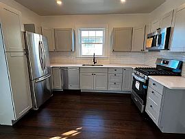 70 Clarkson St, Bridgeport, Ct 06605 in Bridgeport, CT (Photo 6 of 12)