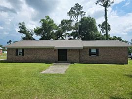 1bedroom and 1 Bathroom  in Bristol, FL (Photo 2 of 12)