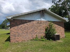 1bedroom and 1 Bathroom  in Bristol, FL (Photo 4 of 12)