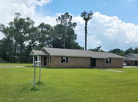 1bedroom and 1 Bathroom  in Bristol, FL (Photo 5 of 12)