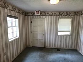 1bedroom and 1 Bathroom  in Bristol, FL (Photo 6 of 12)