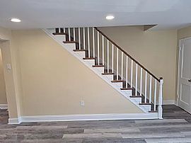 Beautiful Townhouse in Wilmington, DE (Photo 3 of 10)