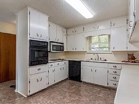 House For Rent 11 Diana Dr, Little Rock, in Little Rock, AR (Photo 7 of 10)