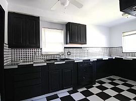 3 Bedroom 1 Bathroom  in Detroit, MI (Photo 4 of 9)