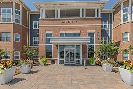 Luxurious 2 Bedroom 2 Bathrooms with a Jetted Tub in Kansas City, MO