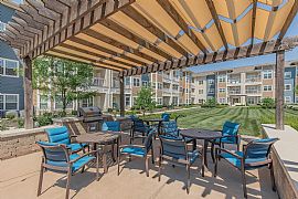 Luxurious 2 Bedroom 2 Bathrooms with a Jetted Tub in Kansas City, MO (Photo 2 of 3)