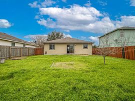2 Bedroom 1 Bathroom  in Austin, TX (Photo 3 of 12)