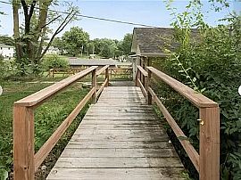 Charming 2 Bedroom Home in Kansas City, KS (Photo 10 of 12)