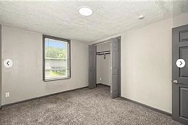 Charming 2 Bedroom Home in Kansas City, KS (Photo 4 of 12)