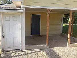 Charming 2 Bedroom Home in Kansas City, KS (Photo 9 of 12)