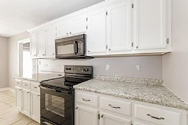 Quiet, Clean and Peaceful Home in Jackson, TN (Photo 5 of 9)