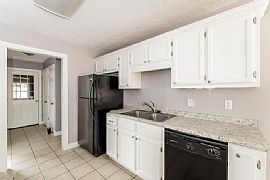 Quiet, Clean and Peaceful Home in Jackson, TN (Photo 6 of 9)