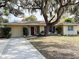 1711 Laurie Ln, Belleair, Fl 33756 in Belleair, FL