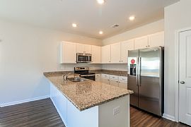 3-Bedroom Gem in The Heart of Myrtle Beach in Myrtle Beach, SC (Photo 3 of 10)