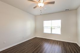 3-Bedroom Gem in The Heart of Myrtle Beach in Myrtle Beach, SC (Photo 5 of 10)