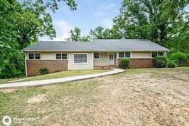 204 14th Ct Nw, Birmingham, Al 35215 in Birmingham, AL
