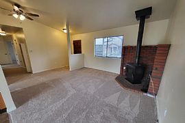 Super Cozy 3 Bedroom Home in Petaluma, CA (Photo 4 of 7)