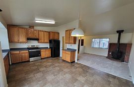 Super Cozy 3 Bedroom Home in Petaluma, CA (Photo 5 of 7)