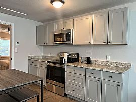 Charming 1bd and 1ba in Dallas, TX (Photo 2 of 12)