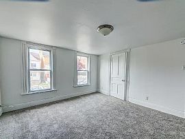 This Beautiful 2 Bedroom Available in Pittsburgh, PA (Photo 4 of 9)