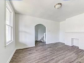 This Beautiful 2 Bedroom Available in Pittsburgh, PA (Photo 7 of 9)