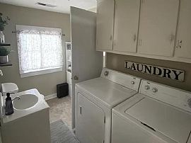 Available Now Very Nice 3 Bedroom 1.5 in Bowling Green, KY (Photo 2 of 8)