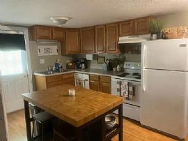 Available Now Very Nice 3 Bedroom 1.5 in Bowling Green, KY (Photo 3 of 8)