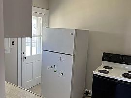 Nice 1.5 Story Home Features 2 Bedrooms in Lynchburg, VA (Photo 3 of 9)