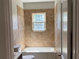 Nice 1.5 Story Home Features 2 Bedrooms in Lynchburg, VA (Photo 5 of 9)