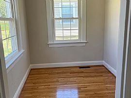 Nice 1.5 Story Home Features 2 Bedrooms in Lynchburg, VA (Photo 8 of 9)