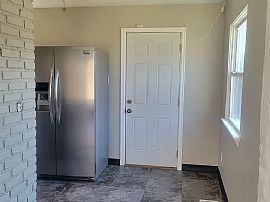 Very Nice 2 Bedroom Available in Gary, IN (Photo 2 of 8)