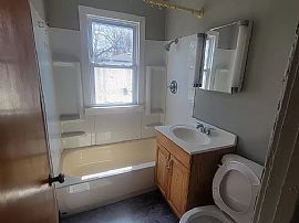 Very Nice 2 Bedroom Available in Gary, IN (Photo 3 of 8)
