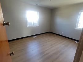 Very Nice 2 Bedroom Available in Gary, IN (Photo 4 of 8)