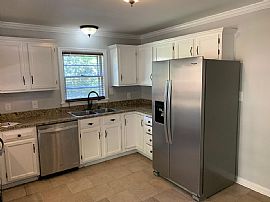 2218 Norwood Blvd, Florence, Al 35630 Home For Rent in Florence, AL (Photo 3 of 8)