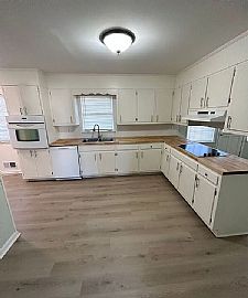 617 Glen Wood Dr, Fairfield, Al 35064  House For Rent in Fairfield, AL (Photo 2 of 7)