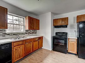 3 Bedroom 1 Bath Home Located in Penns Grove in Penns Grove, NJ (Photo 5 of 8)