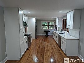 12 Vining Dr, Simsbury, Ct 06070 in Simsbury, CT (Photo 4 of 10)