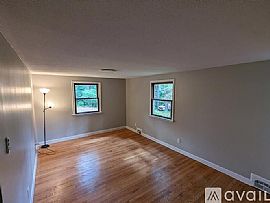 12 Vining Dr, Simsbury, Ct 06070 in Simsbury, CT (Photo 8 of 10)