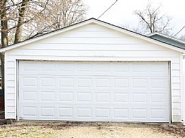 916 E Pembroke St, Tuscola, Il 61953 Nice House in Tuscola, IL (Photo 3 of 9)