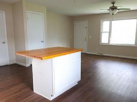 916 E Pembroke St, Tuscola, Il 61953 Nice House in Tuscola, IL (Photo 5 of 9)