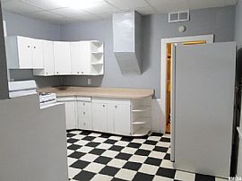 327 S Mcarthur St, Macomb, Il 61455  House For Rent in Macomb, IL (Photo 10 of 11)