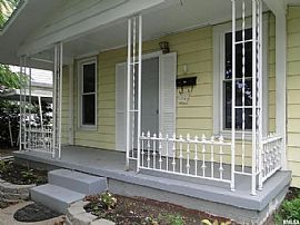 327 S Mcarthur St, Macomb, Il 61455  House For Rent in Macomb, IL (Photo 2 of 11)