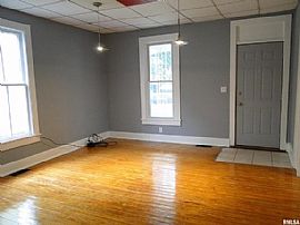 327 S Mcarthur St, Macomb, Il 61455  House For Rent in Macomb, IL (Photo 3 of 11)